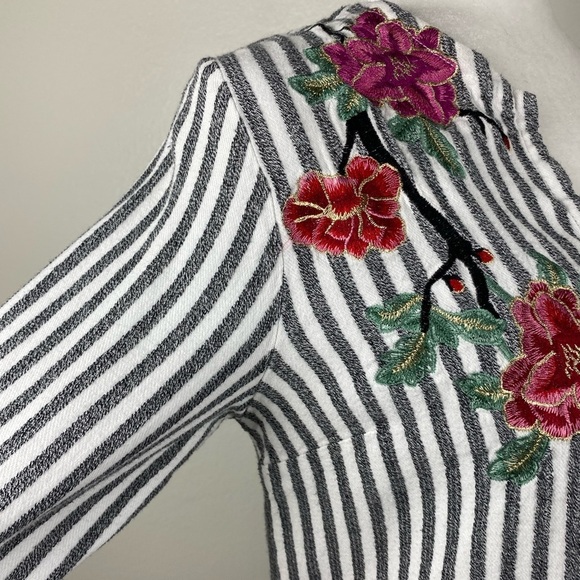 Soft Surroundings Embroidered Floral Boho Beachy Summer Tunic Stripe Top Medium - Picture 10 of 15